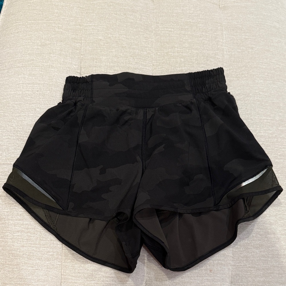 Lululemon camo 2.5 (high waist) hotty hots